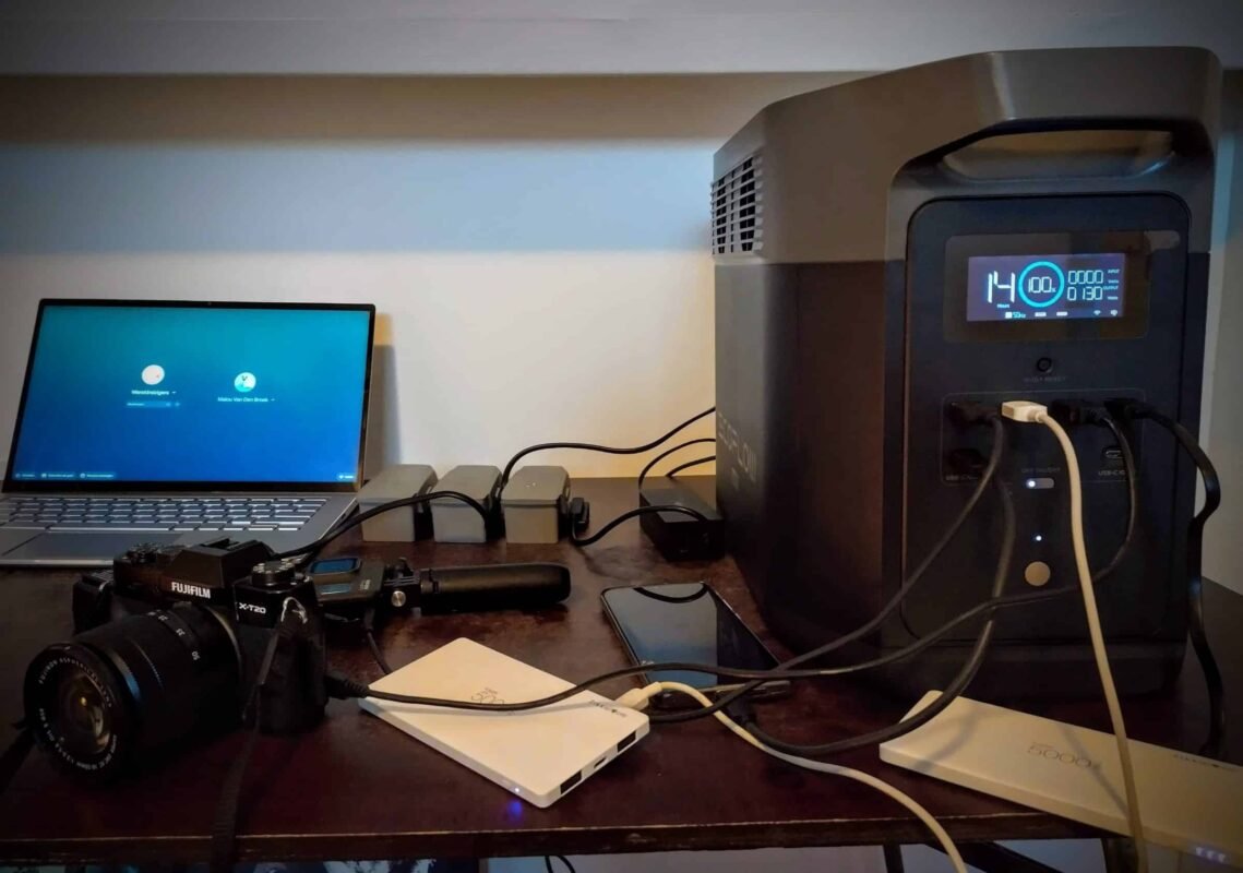 La estación de energía portátil para fotógrafos es fundamental para sacar fotos durante viajes y excursiones.