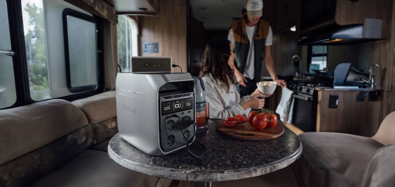Motorhome equipado con EcoFlow y paneles solares viajando por Argentina